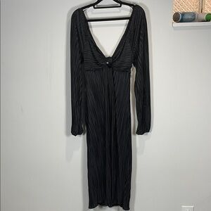 Gilli Black Pleated Long Bell Sleeve Dress